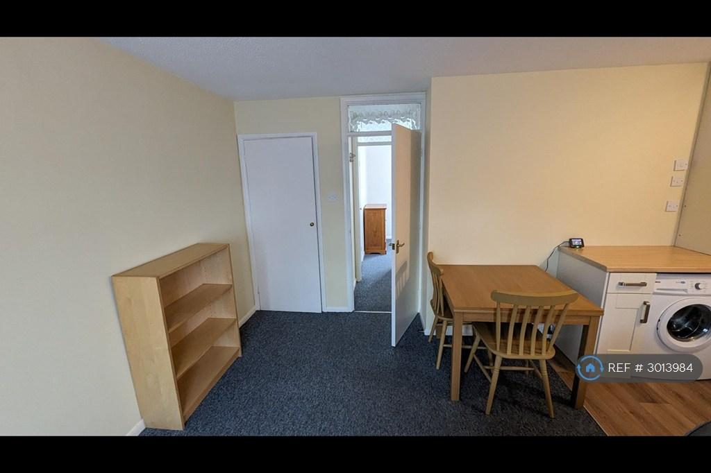 Apartment in Cambridge - View 5