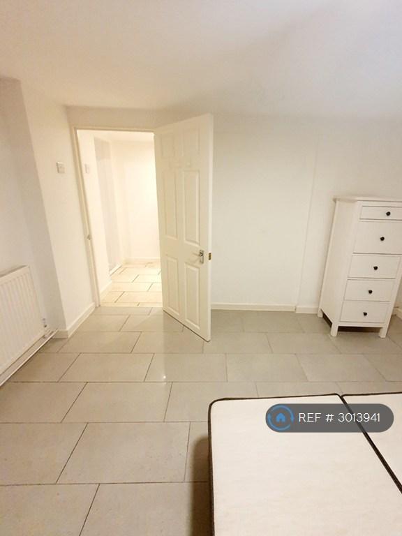Apartment in London, Royal Borough of Greenwich - More