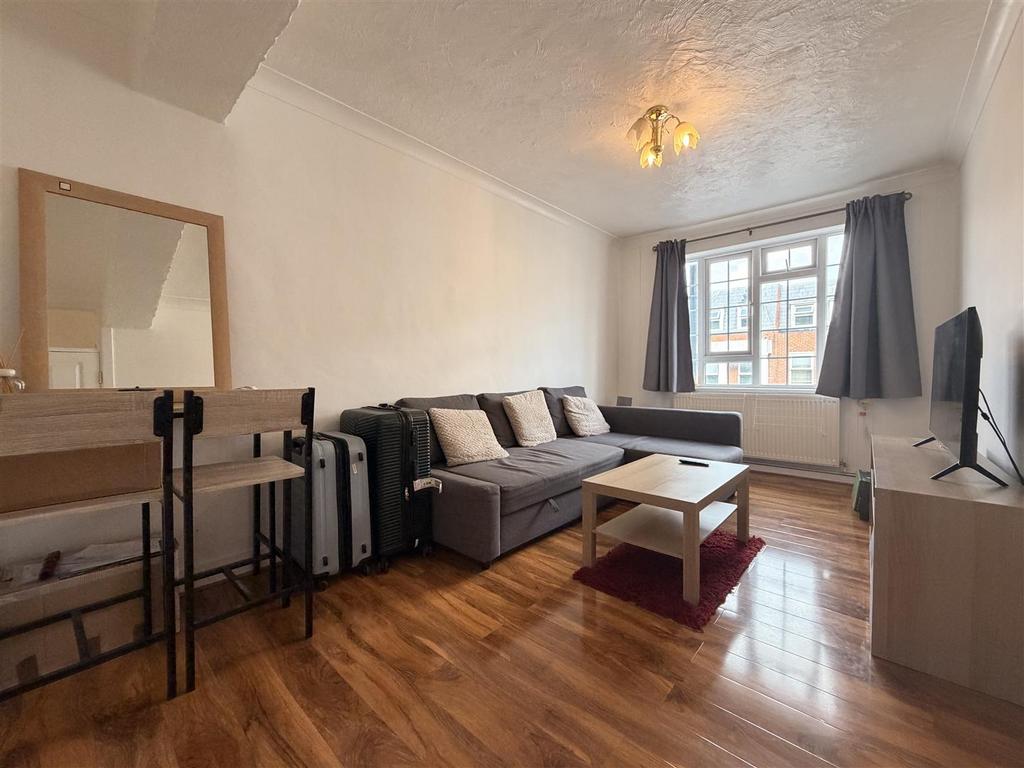 Apartment in Sutton - View 2