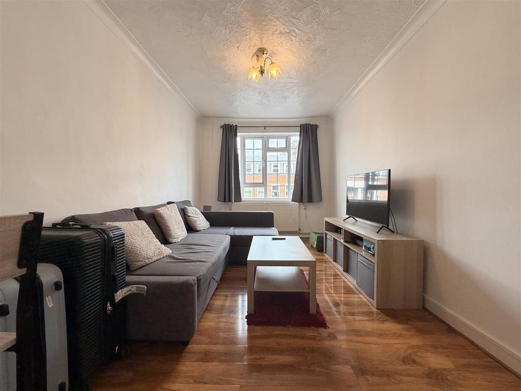Apartment in Sutton - View 5
