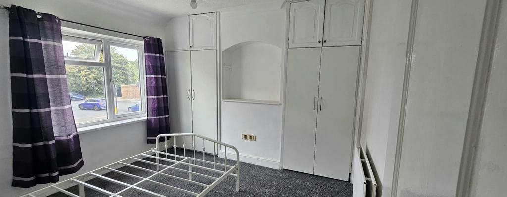 House in Hayes - More