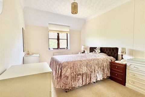 2 bedroom retirement property for sale, Baddow Road, Great Baddow, Chelmsford