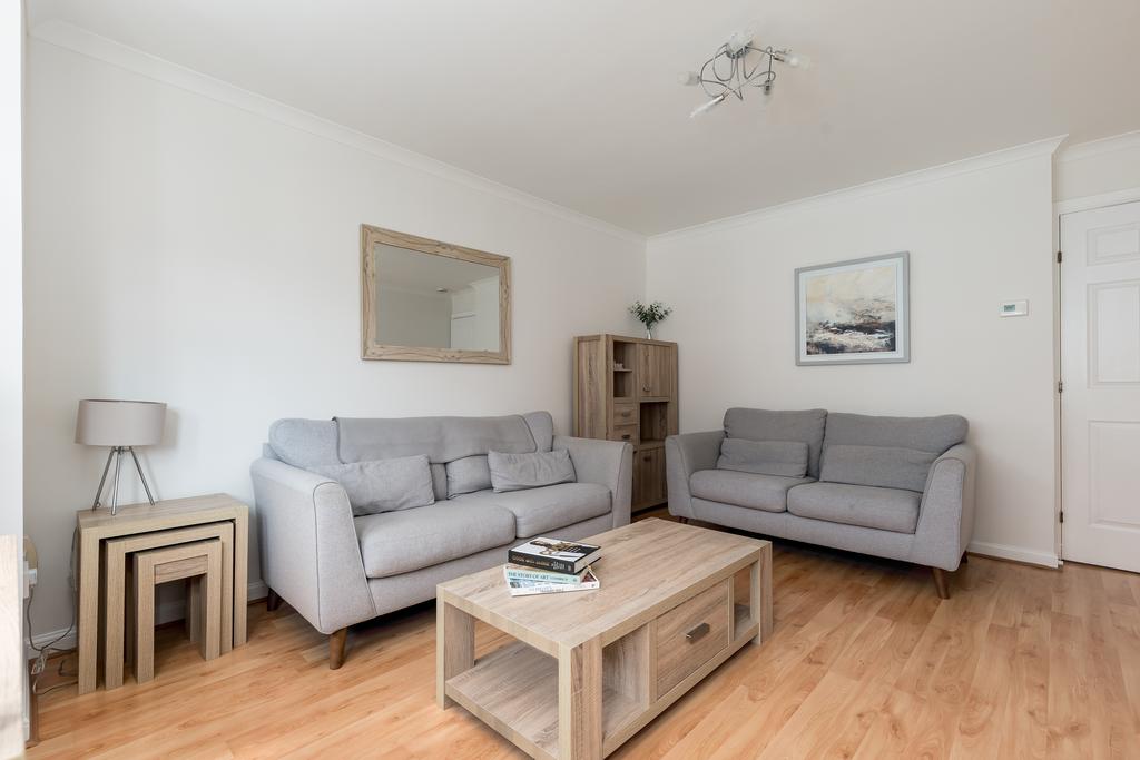 Apartment in Edinburgh - More