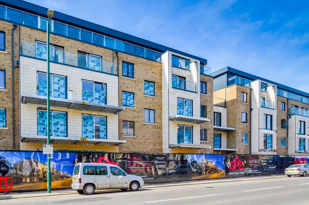 Apartment in London - More