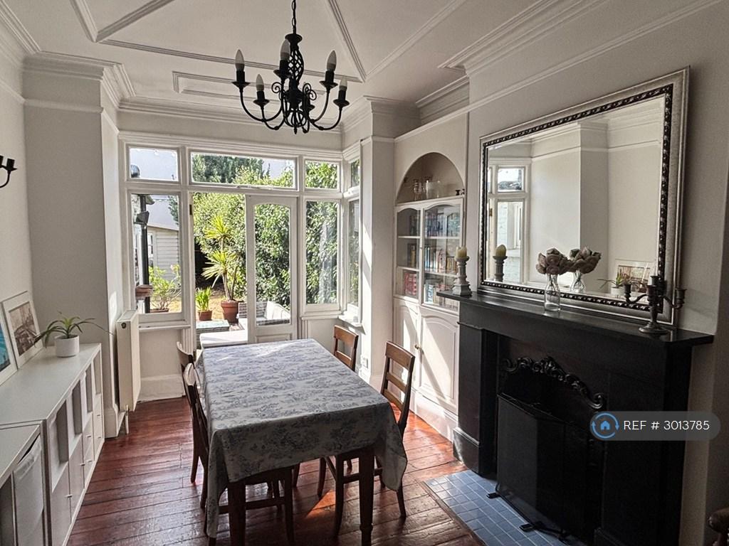 House in London - View 2