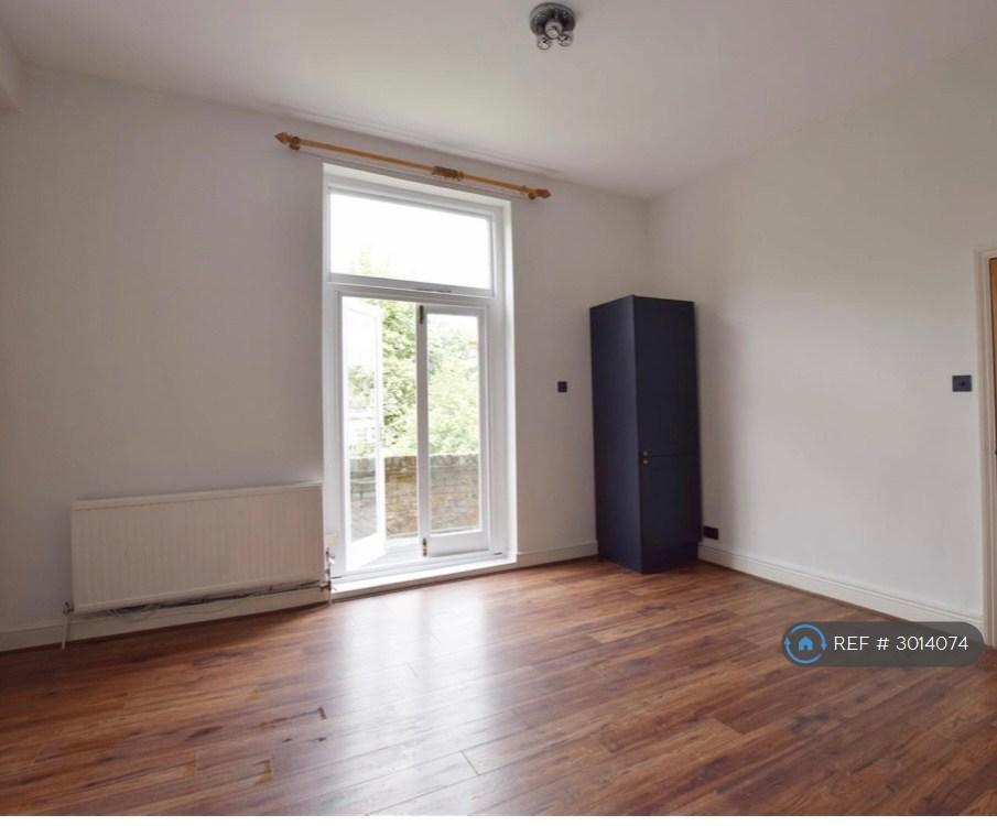 Apartment in London - View 3
