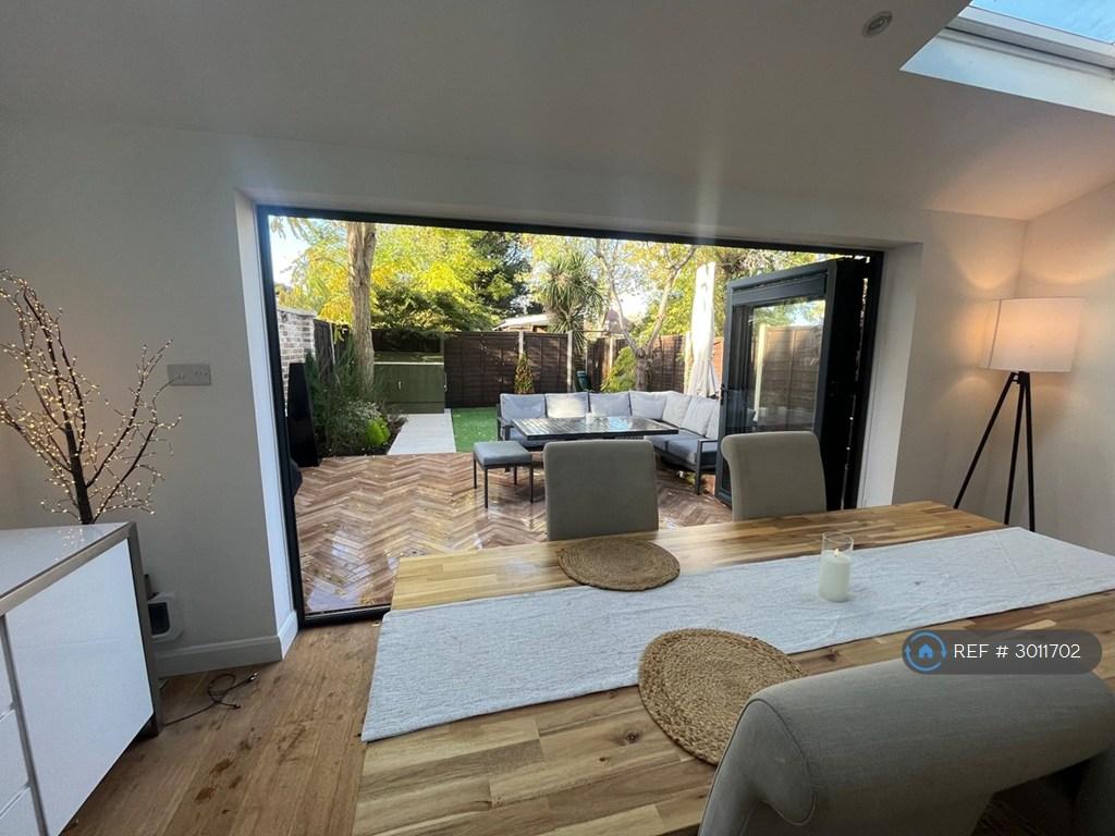 Apartment in Surbiton - View 3