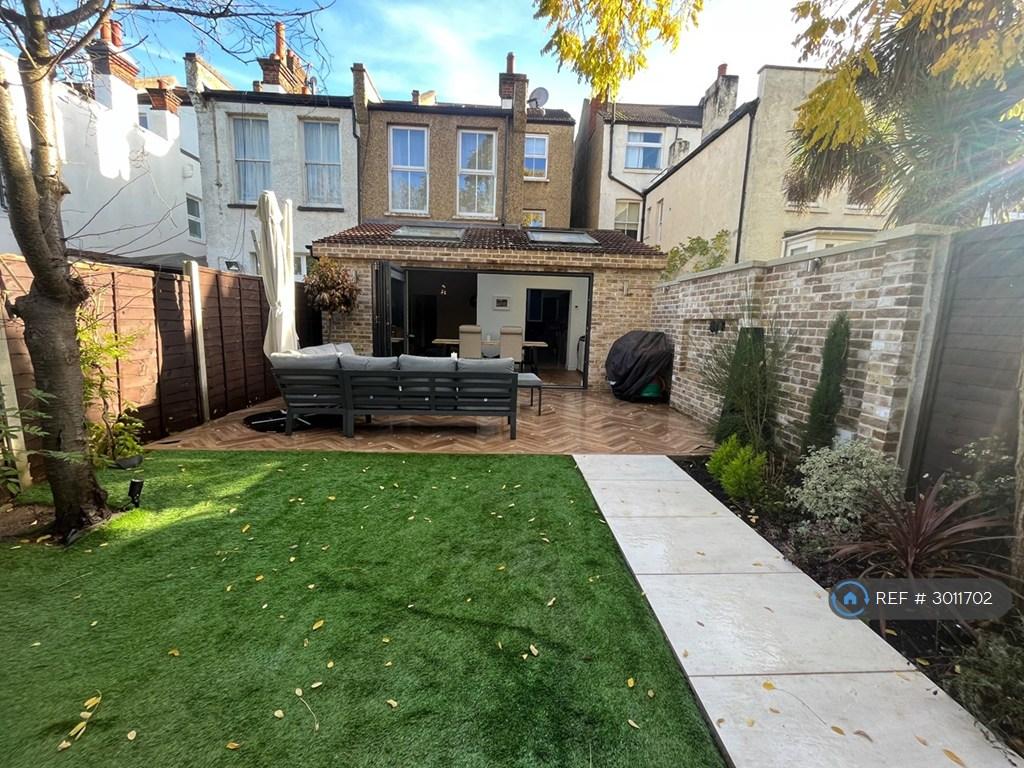Apartment in Surbiton - View 4