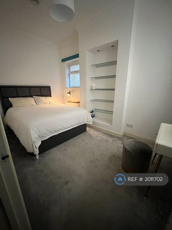 Apartment in Surbiton - More