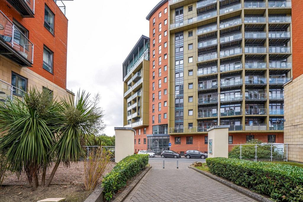 Apartment in Leeds - More