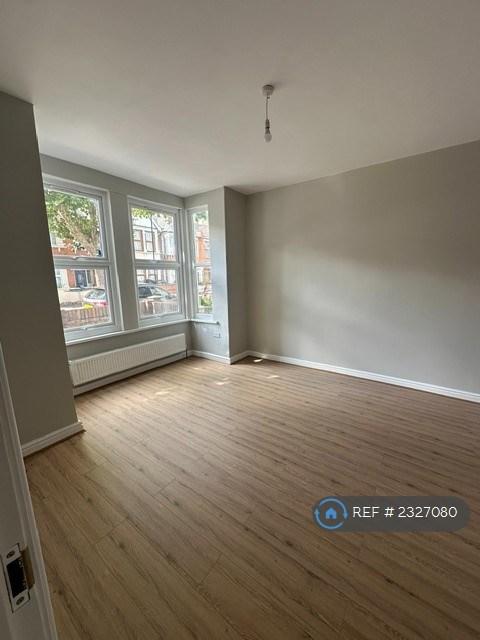 House in London, Upton Park - View 5