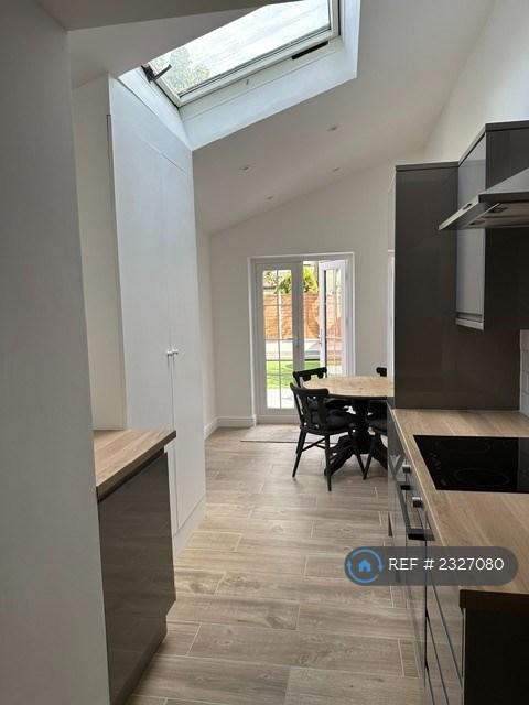 House in London, Upton Park - More