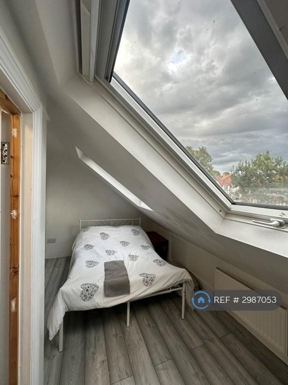 House in Edgware - View 2