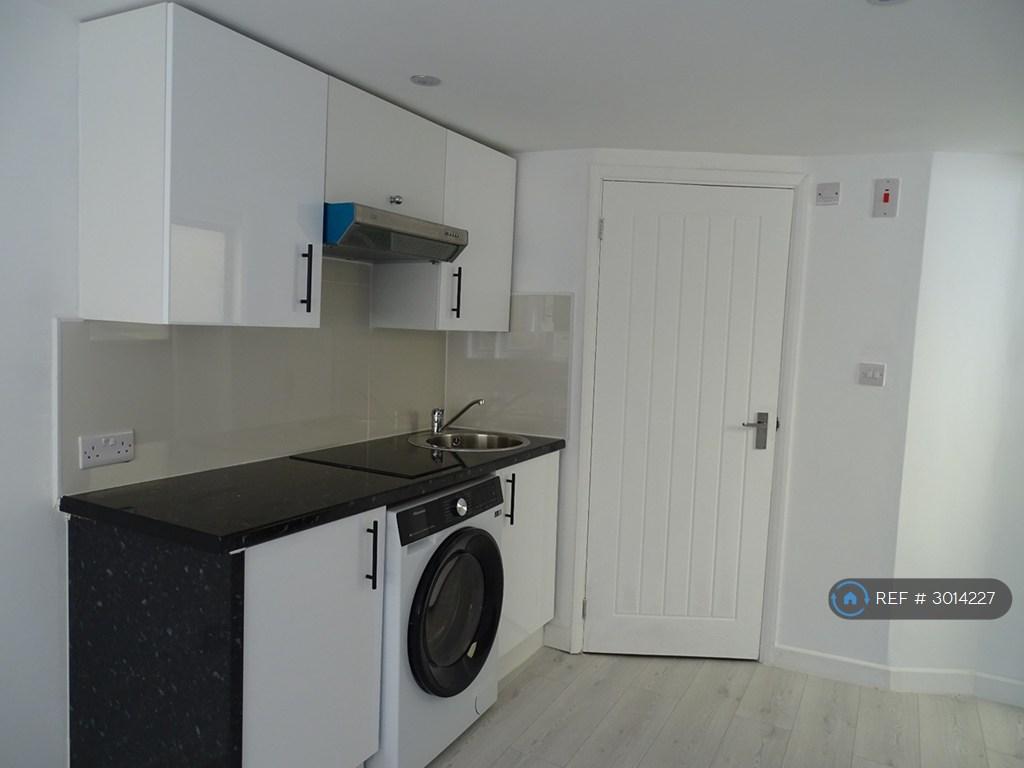 Apartment in Mitcham - View 2