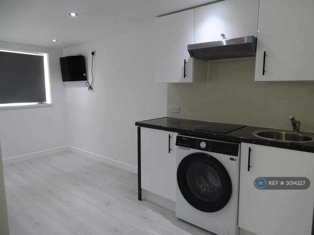 Apartment in Mitcham - View 3