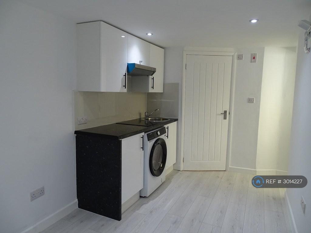 Apartment in Mitcham - View 4