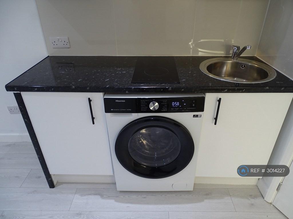 Apartment in Mitcham - View 5
