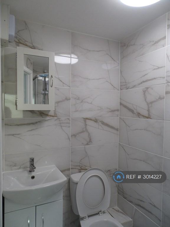Apartment in Mitcham - More