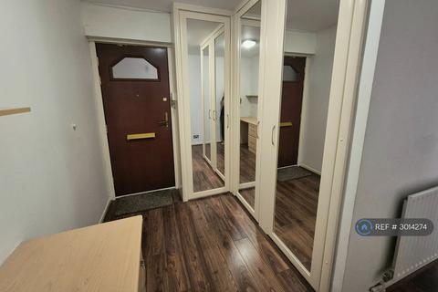 1 bedroom flat to rent, Thornhill Gardens, Barking, IG11