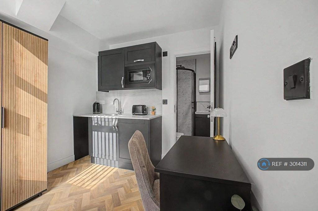 House in Stockport, Greater Manchester - View 5
