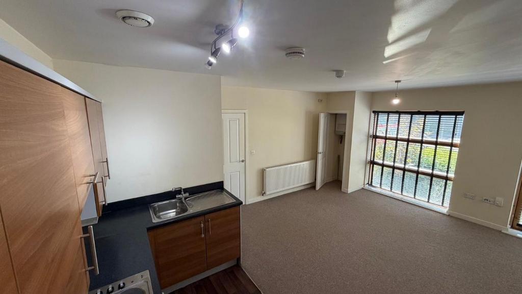 Apartment in Nottingham, Nottinghamshire - View 3