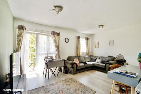 2 bedroom flat for sale, Padnall Road, Romford, RM6
