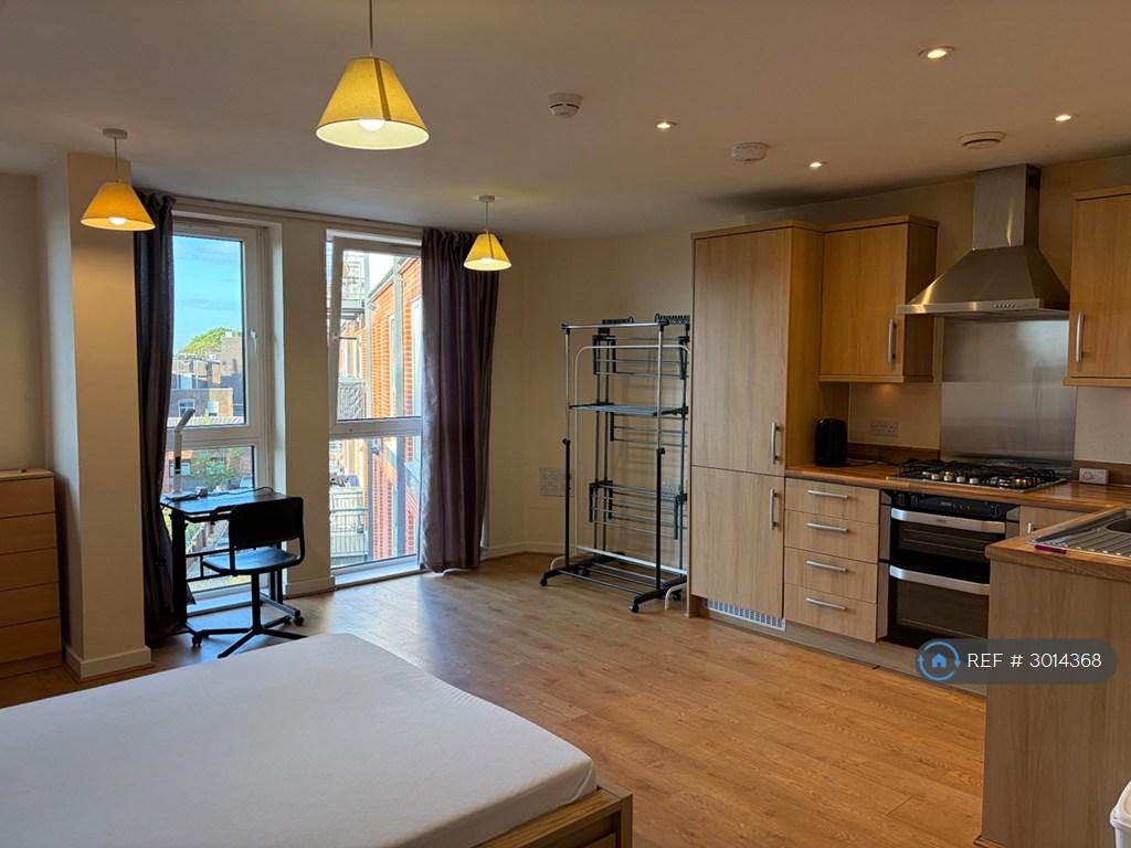 Apartment in South Harrow - View 3