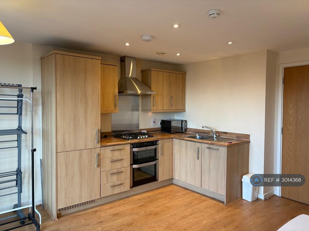 Apartment in South Harrow - View 4