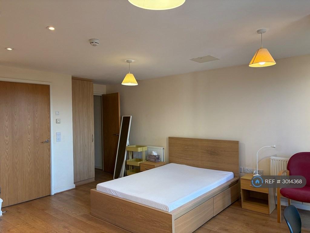 Apartment in South Harrow - View 5