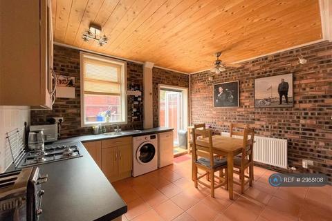 2 bedroom end of terrace house to rent, Howarth St, Leigh, WN7