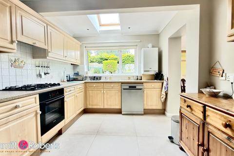 4 bedroom semi-detached bungalow for sale, Woodlea Close, Hetton-le-hole, Houghton Le Spring, Tyne And Wear, DH5 9NT