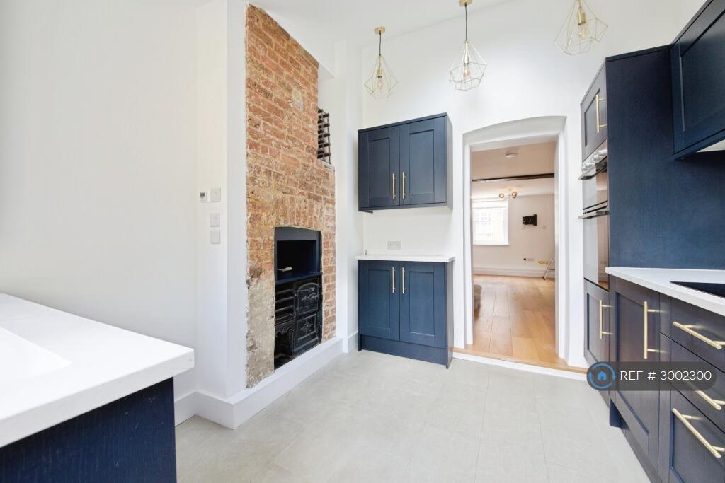 House in London - View 5