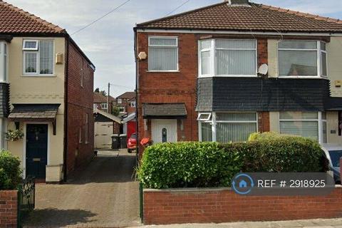 3 bedroom semi-detached house to rent, Lewis Road, Manchester, M43