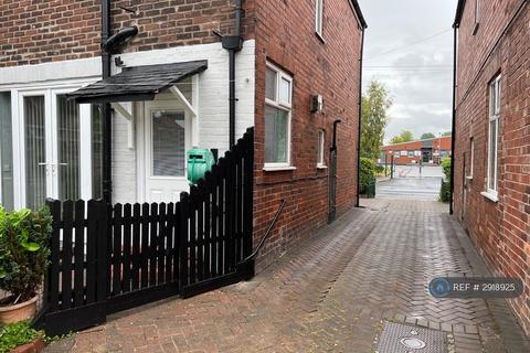 3 bedroom semi-detached house to rent, Lewis Road, Manchester, M43