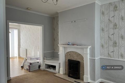 3 bedroom semi-detached house to rent, Lewis Road, Manchester, M43