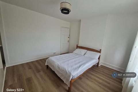 4 bedroom end of terrace house to rent, Brickfield Lane, Hayes, UB3