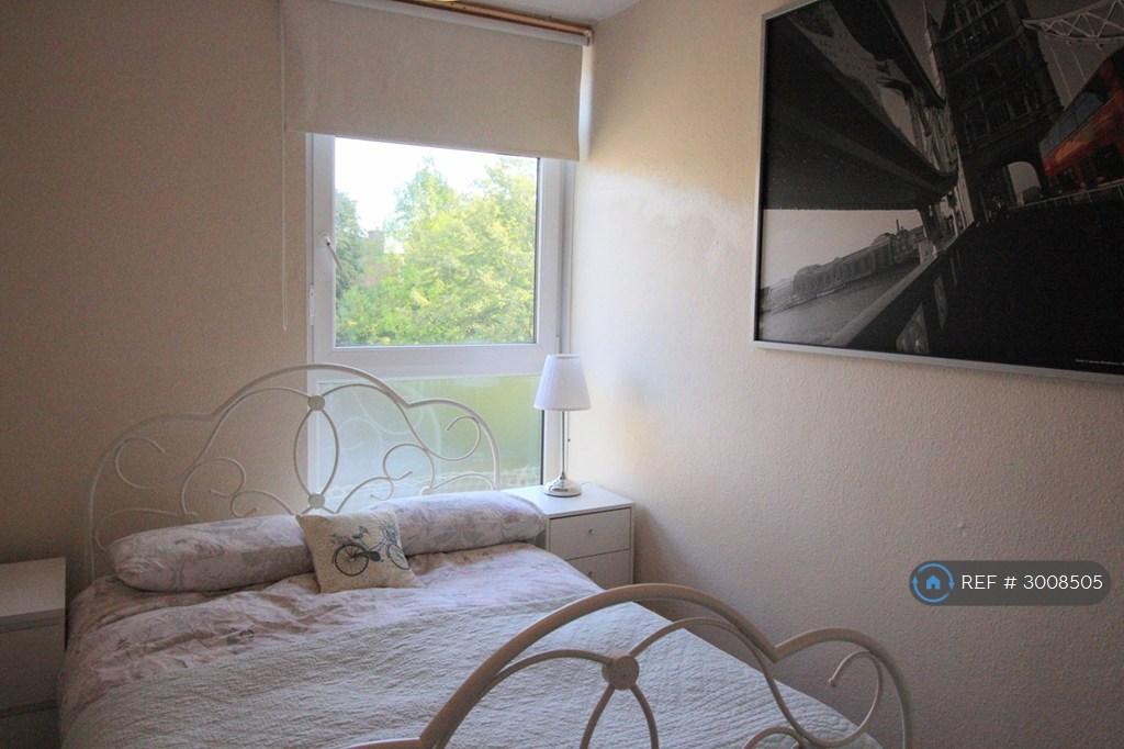 Apartment in Battersea - View 5