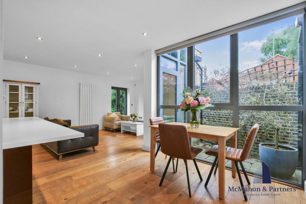 House in London - View 2