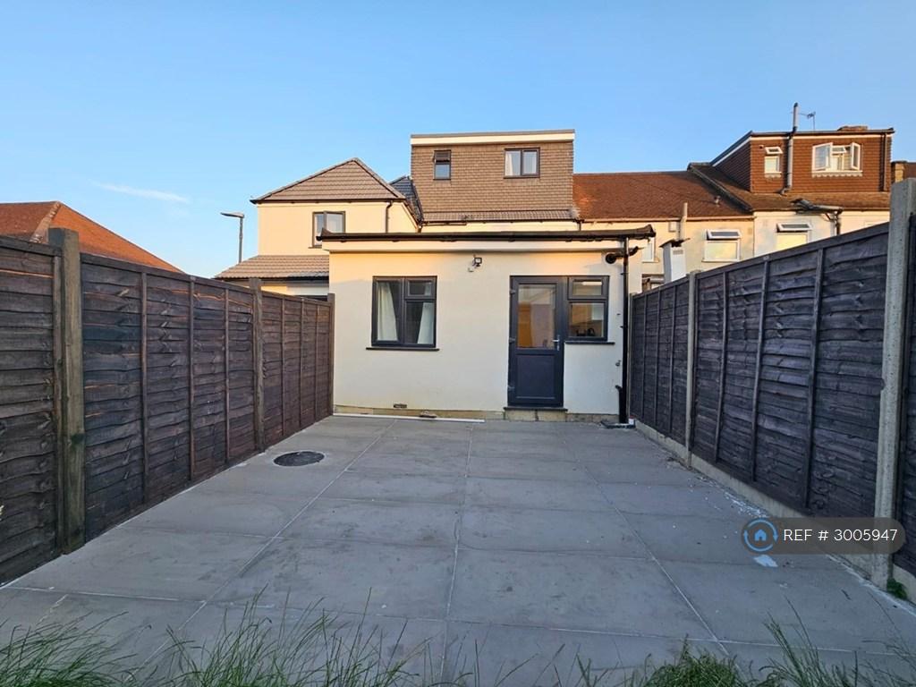 House in Carshalton - View 2