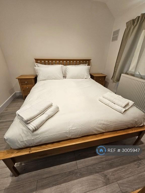 House in Carshalton - More