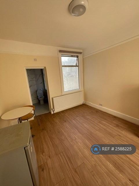 House in London - View 2