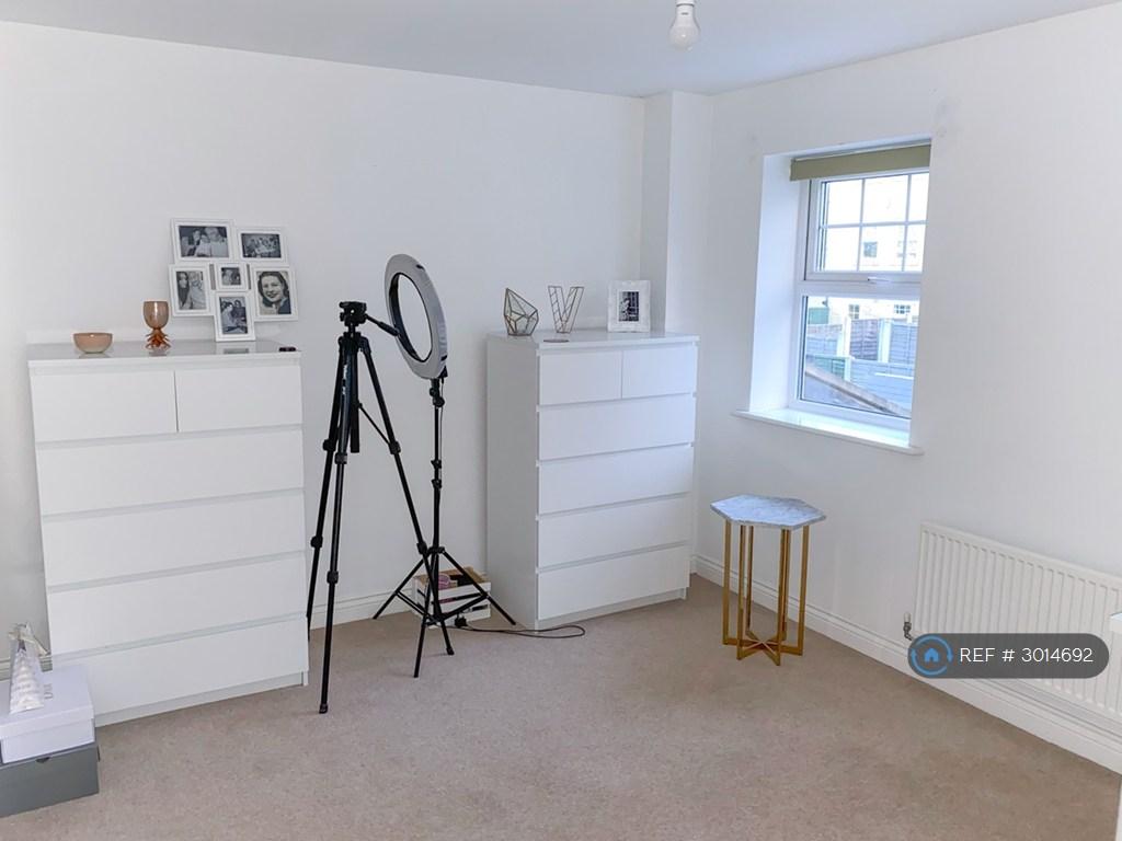 House in Bromley - More