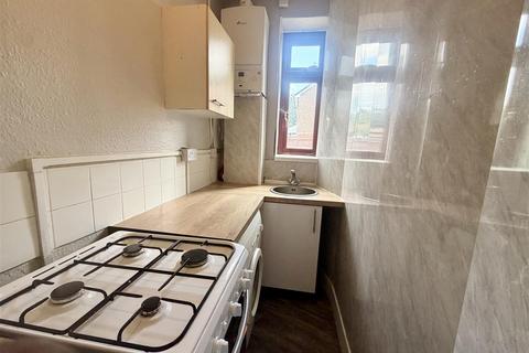 Studio to rent, Downs Court, Brighton Road