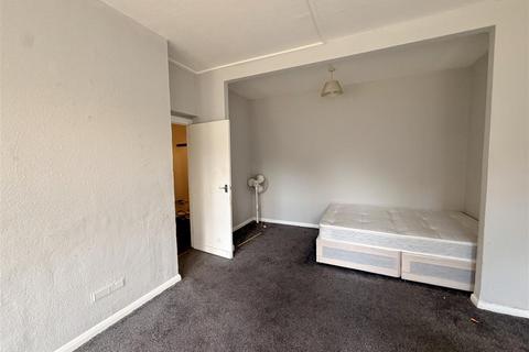 Studio to rent, Downs Court, Brighton Road