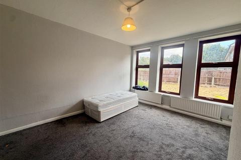 Studio to rent, Downs Court, Brighton Road