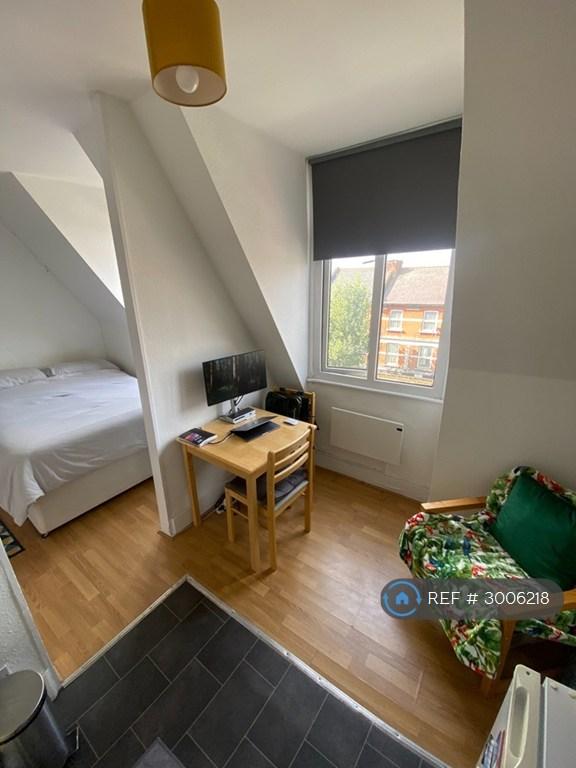 Apartment in London - View 5