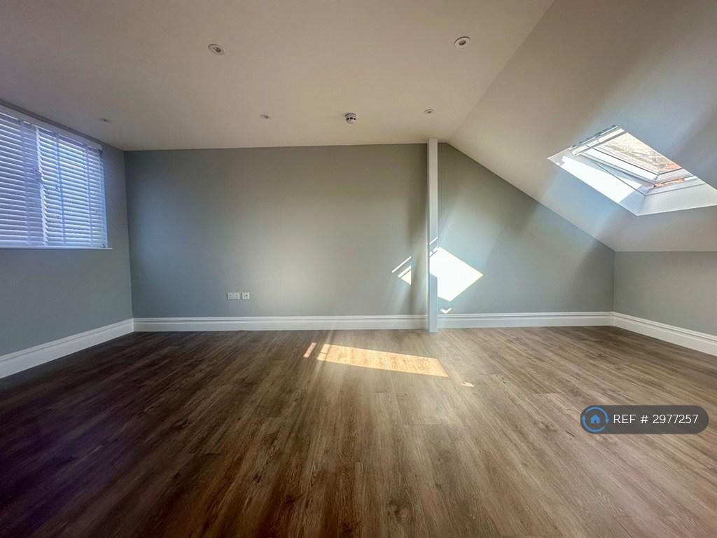 Apartment in London - View 2