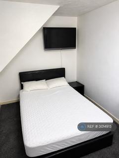 1 bedroom in a house share to rent, Sandybrook Drive, Manchester, M9