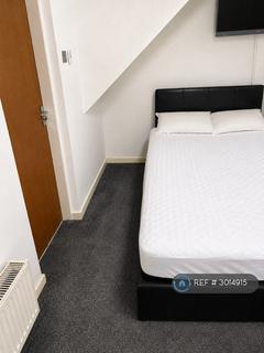 1 bedroom in a house share to rent, Sandybrook Drive, Manchester, M9