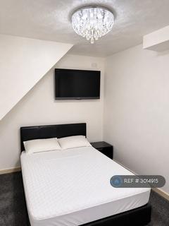 1 bedroom in a house share to rent, Sandybrook Drive, Manchester, M9